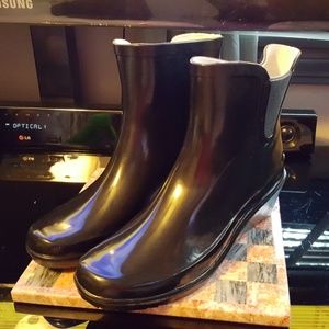 Forever Young Women's Sportwear Short Rain Boots